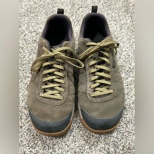 Men's Brown Oboz Suede Hiking Shoes / Sneakers size 9